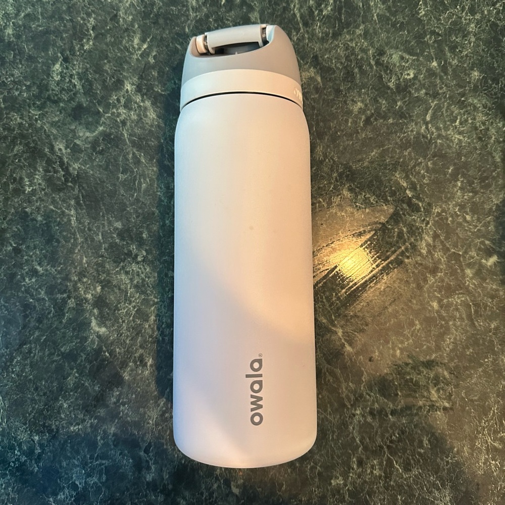 White Owala 32oz *USED*
